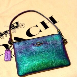 COACH HOLOGRAM PURPLE IRIDESCENT LEATHER CORNER-ZIP LEATHER WRISTLET